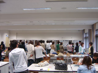 �u�`�̗l�q�R